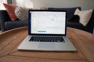 スマホで株投資を始めた人の口コミはどんなものがある？