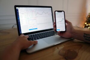 スマホを使った株投資初心者におすすめの方法は？