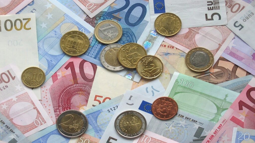 少額投資で年利5%の場合、いくら増えるのか？